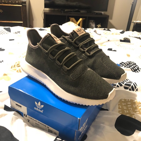 Tubular Shadow - Picture 2 of 8